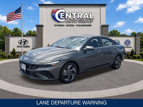 Certified 2025 Hyundai Elantra SEL FWD image 3