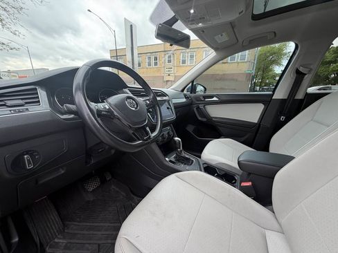 Used 2019 Volkswagen Tiguan SE w/ Panoramic Sunroof Package FWD image 14