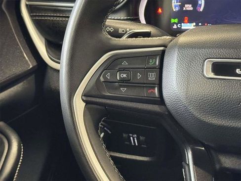 Certified 2023 Jeep Grand Cherokee Laredo image 25