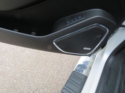 Used 2018 Chevrolet Suburban LT w/ LT Signature Package image 4