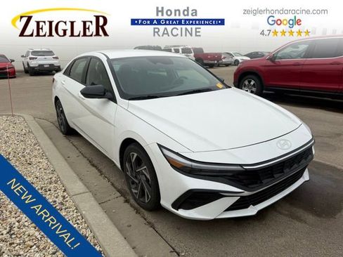 Used 2025 Hyundai Elantra SEL image 1