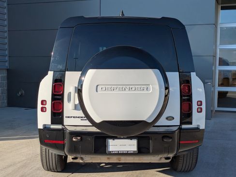 Used 2023 Land Rover Defender 130 X-Dynamic SE image 9