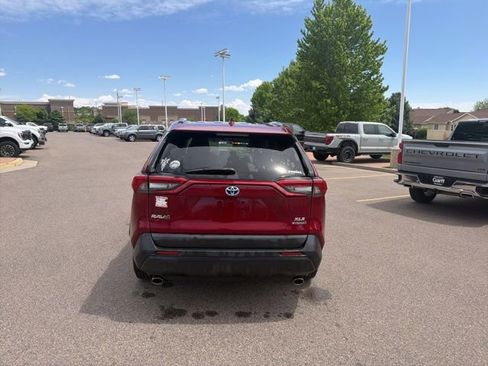 Used 2020 Toyota RAV4 XLE w/ Convenience Package AWD/4WD image 4