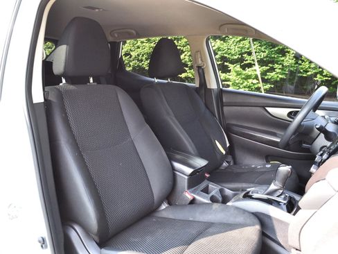 Used 2021 Nissan Rogue Sport S image 11