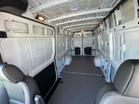 Used 2025 Mercedes-Benz Sprinter 2500 image 23