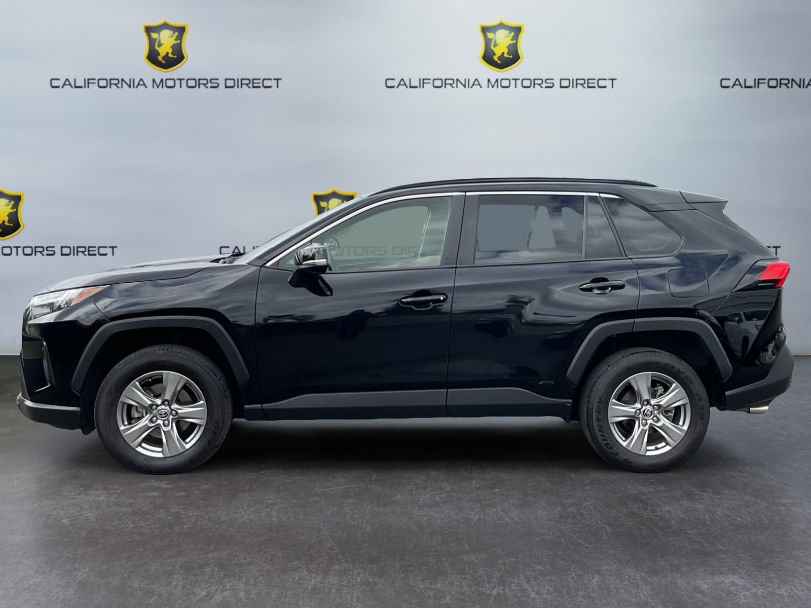 Used 2024 Toyota RAV4 LE AWD/4WD image 8