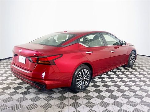 Used 2023 Nissan Altima 2.5 SV image 8