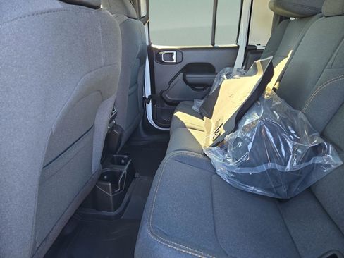 New 2025 Jeep Gladiator Sport image 21