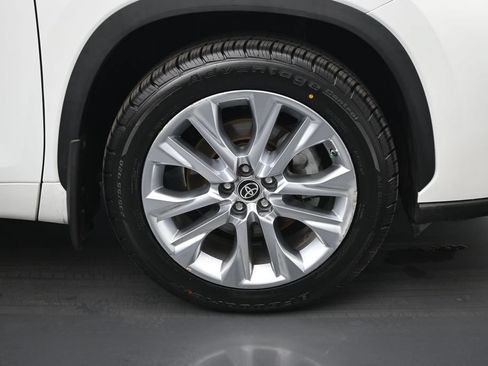 Used 2022 Toyota Highlander Limited FWD image 28