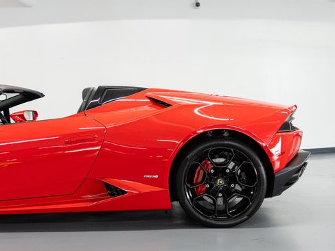 Used 2017 Lamborghini Huracan LP 610-4 AWD/4WD image 24