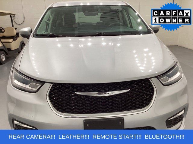 Used 2023 Chrysler Pacifica Touring-L FWD image 2