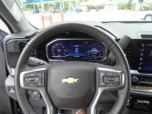 Used 2025 Chevrolet Silverado 3500 LT w/ Convenience Package AWD/4WD image 10