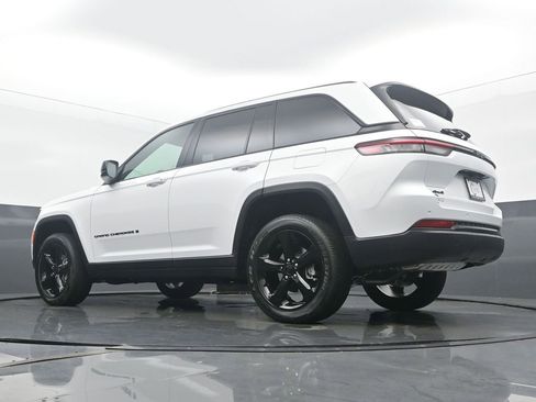 New 2025 Jeep Grand Cherokee Altitude image 48