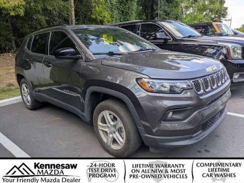 Used 2023 Jeep Compass Latitude w/ Convenience Group AWD/4WD image 1