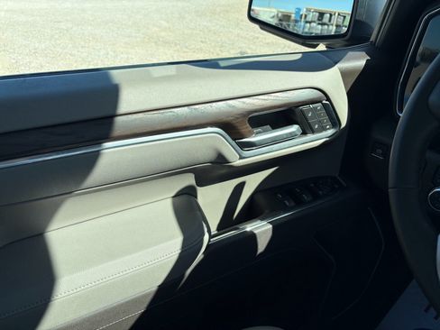 Used 2025 GMC Sierra 1500 SLT AWD/4WD image 19