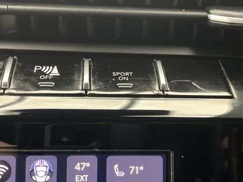 Used 2022 Jeep Grand Cherokee Altitude image 15