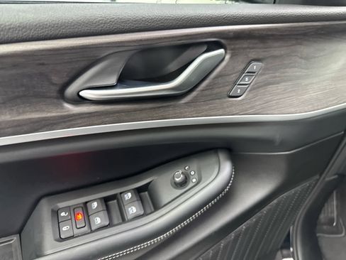 New 2025 Jeep Grand Cherokee L Limited image 7