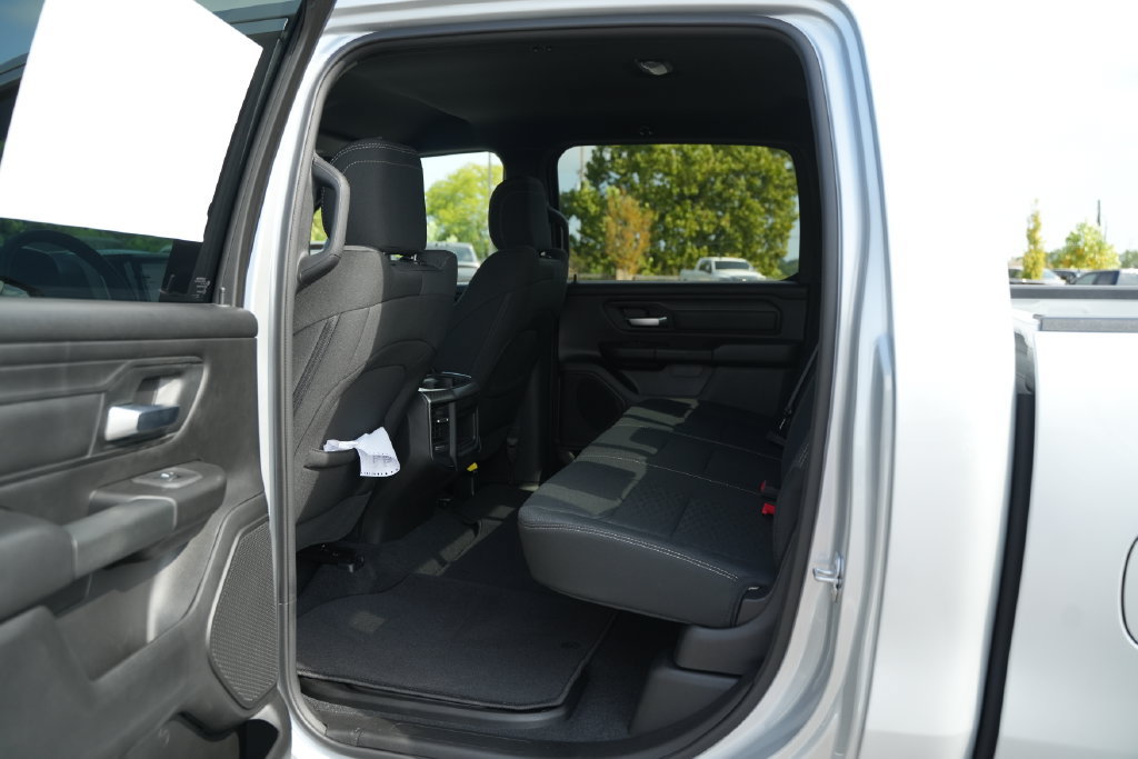 New 2026 RAM 1500 Express AWD/4WD image 13