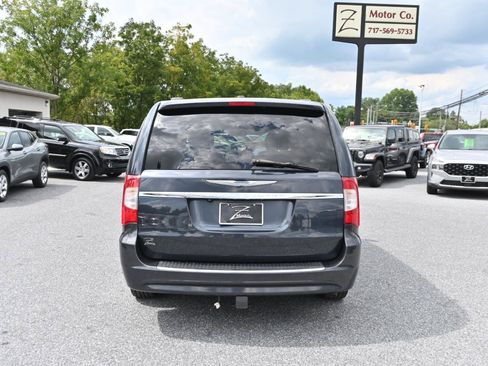 Used 2014 Chrysler Town & Country Touring FWD image 10