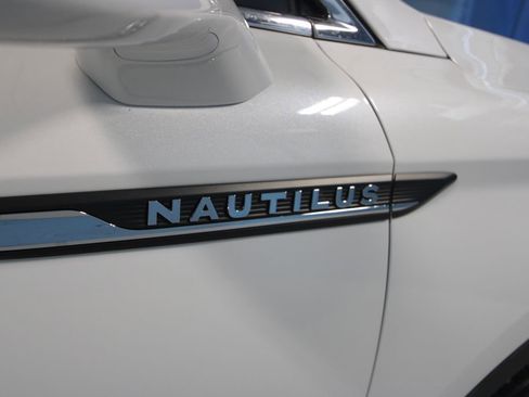 Used 2023 Lincoln Nautilus FWD image 36