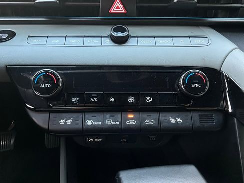 Used 2025 Hyundai Elantra Limited image 25