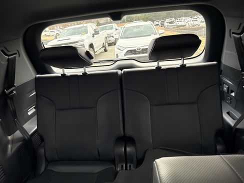 Used 2025 Lexus LX 700h F Sport image 30