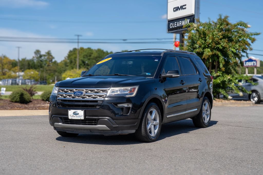 Used 2018 Ford Explorer XLT w/ Equipment Group 201A FWD image 3