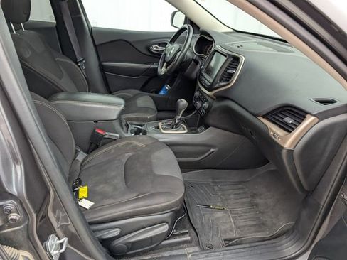 Used 2015 Jeep Cherokee Latitude w/ Comfort/Convenience Group image 18