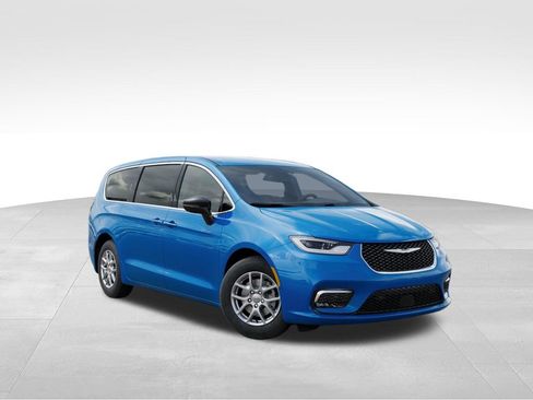 New 2026 Chrysler Pacifica Select image 5