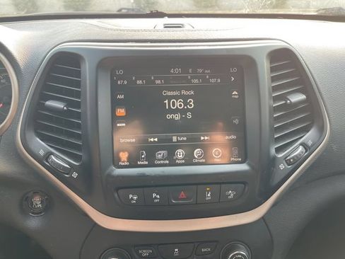 Used 2014 Jeep Cherokee Limited w/ Technology Group FWD image 24