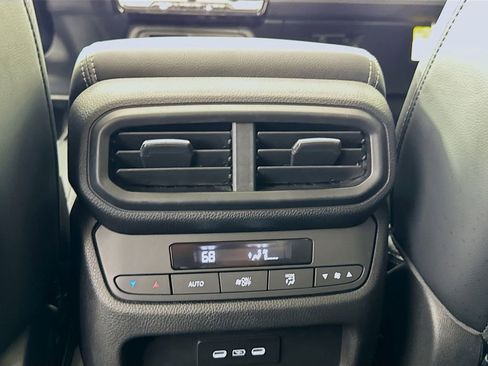 Used 2025 Honda Pilot Touring image 34