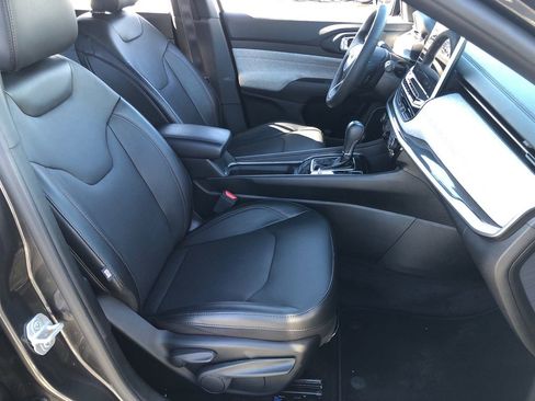 Used 2023 Jeep Compass Latitude image 24