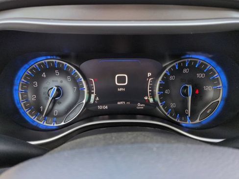 Certified 2024 Chrysler Pacifica Touring-L FWD image 28
