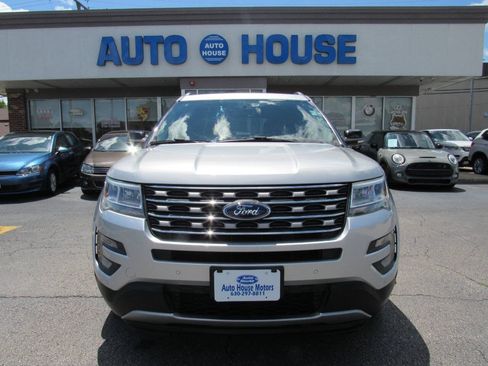 Used 2017 Ford Explorer XLT w/ Equipment Group 202A AWD/4WD image 3