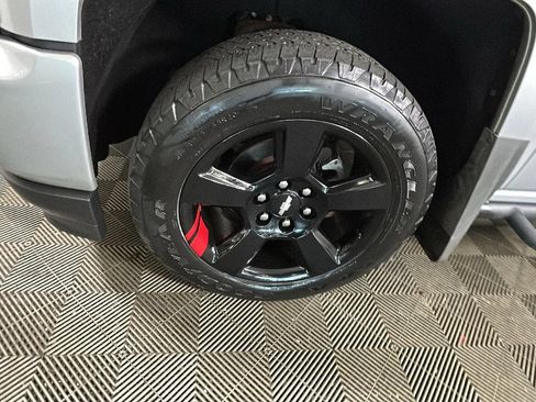Used 2018 Chevrolet Silverado 1500 LT w/ Redline Edition AWD/4WD image 11