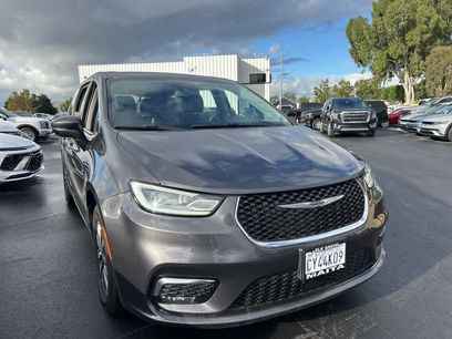 Used 2023 Chrysler Pacifica Touring-L