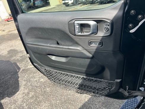 Used 2021 Jeep Wrangler Unlimited Sahara w/ Uconnect 4C Nav & Sound Group AWD/4WD image 17