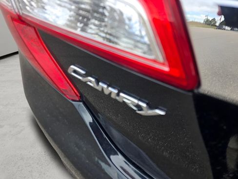 Used 2013 Toyota Camry XLE w/ Convenience Pkg image 10