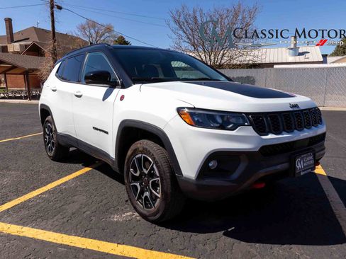 Used 2025 Jeep Compass Trailhawk AWD/4WD image 1