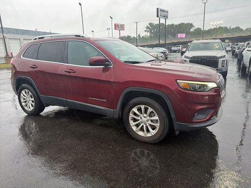 Used 2019 Jeep Cherokee Latitude w/ Popular Appearance Group AWD/4WD image 2