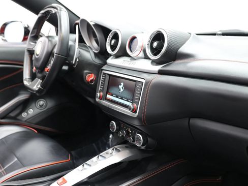 Used 2017 Ferrari California T RWD image 82