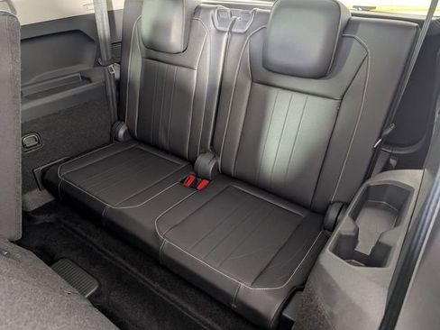 Used 2024 Volkswagen Tiguan SE image 29