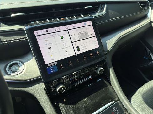 Used 2022 Jeep Grand Cherokee Overland w/ Advanced Protech Group III image 26