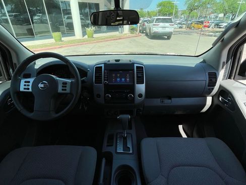 Used 2019 Nissan Frontier SV image 11