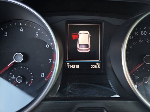 Used 2018 Volkswagen Tiguan SEL image 10