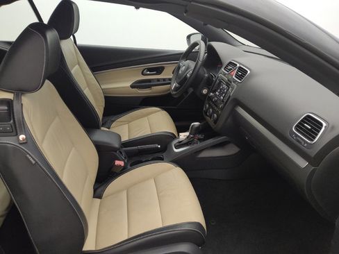 Used 2015 Volkswagen Eos Executive FWD image 21