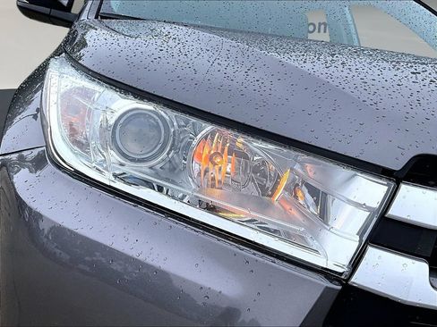 Used 2019 Toyota Highlander XLE AWD/4WD image 34