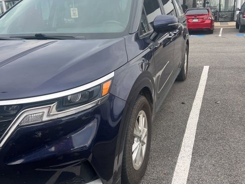 Certified 2024 Kia Carnival LX image 1