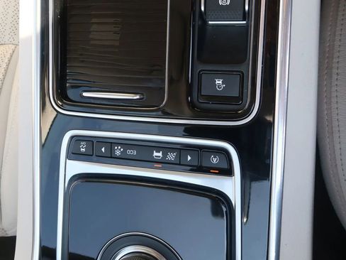 Used 2017 Jaguar XF Prestige image 33