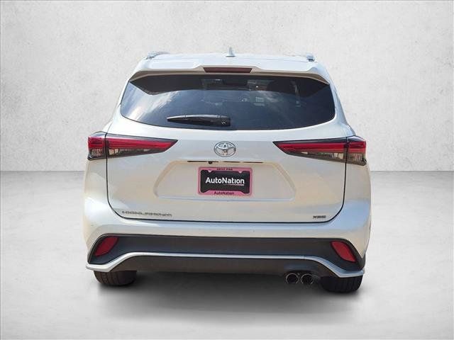 Used 2021 Toyota Highlander XSE FWD image 6